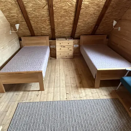 アパート Milekic モクラ・ゴラ